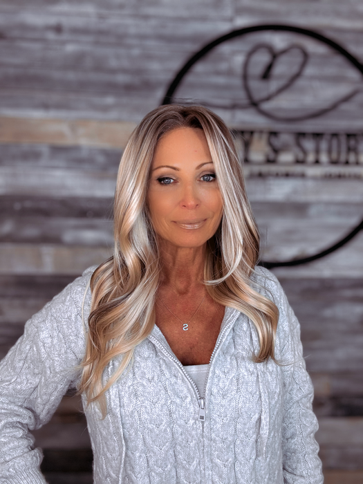 Carmela in Café Swirl